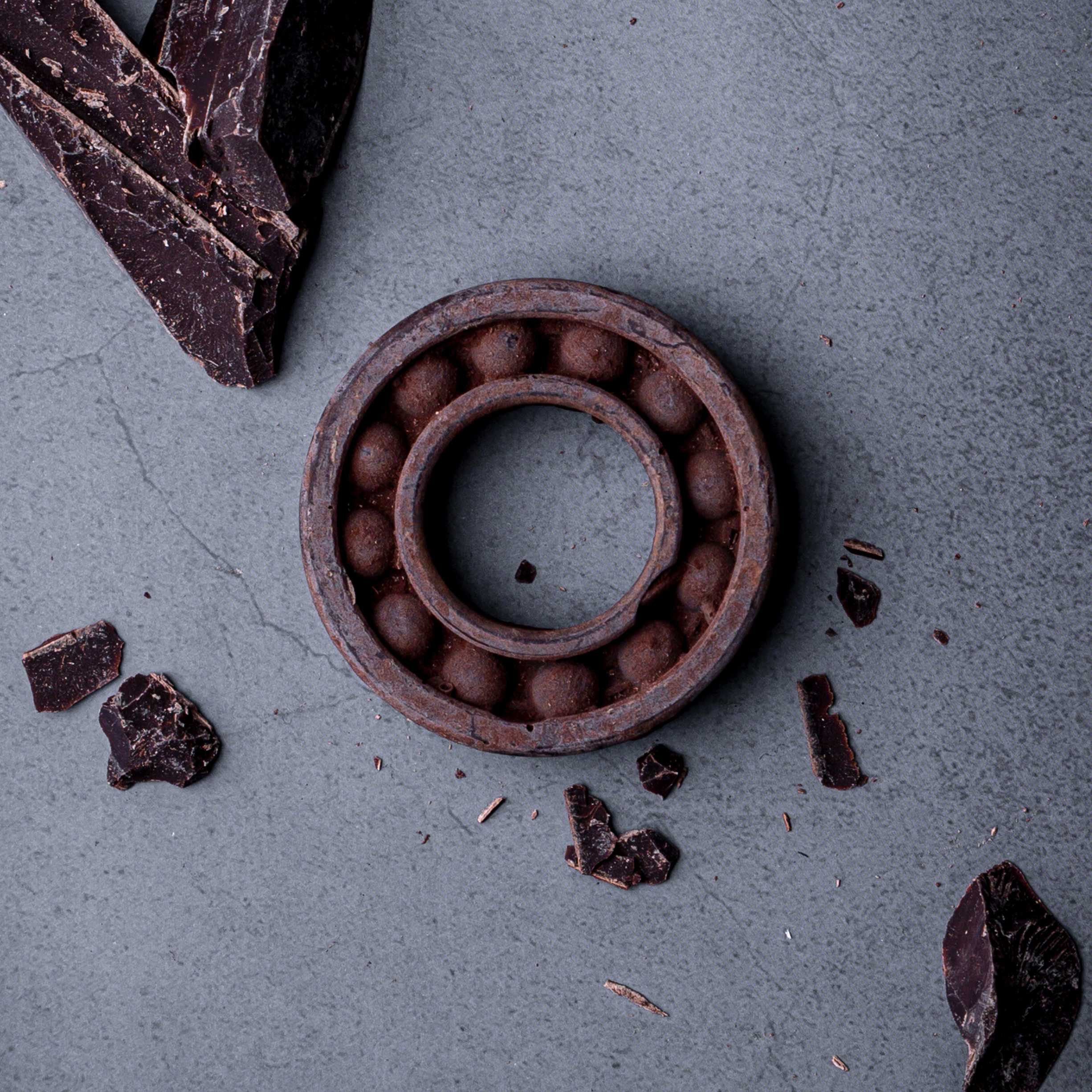 https://www.schuberts-schokoladenfabrik.de/wp-content/uploads/2020/11/Kugellager_aus_Schokolade_detail.jpg